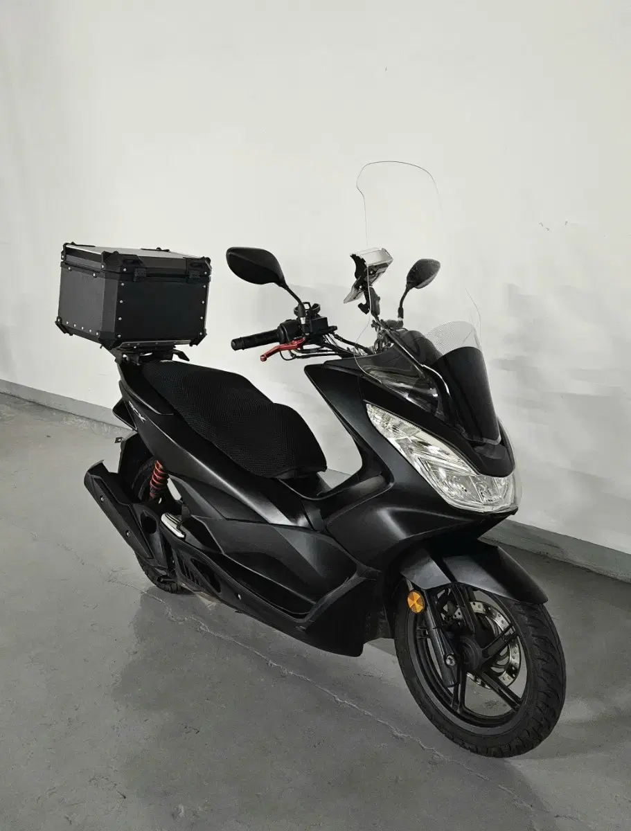 혼다 PCX 125 블랙컬러 팝니다